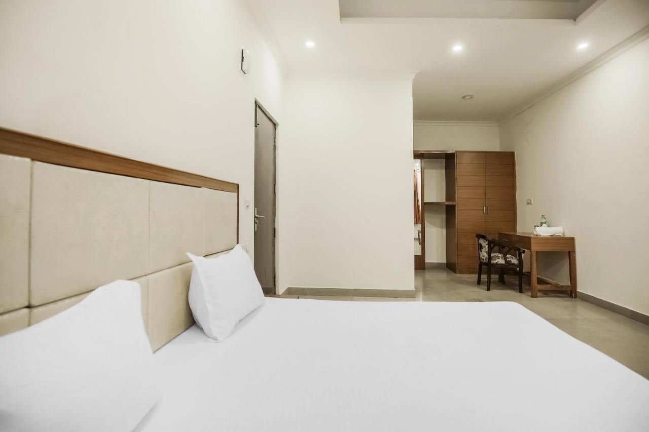 Hotel Collection O Sapphire Chandīgarh Exteriér fotografie